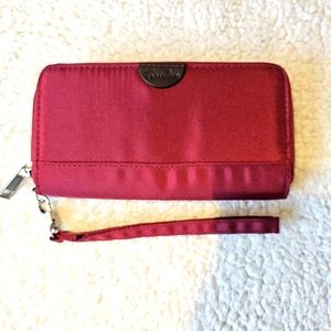 Travelon RFID red wristlet/wallet NWOT